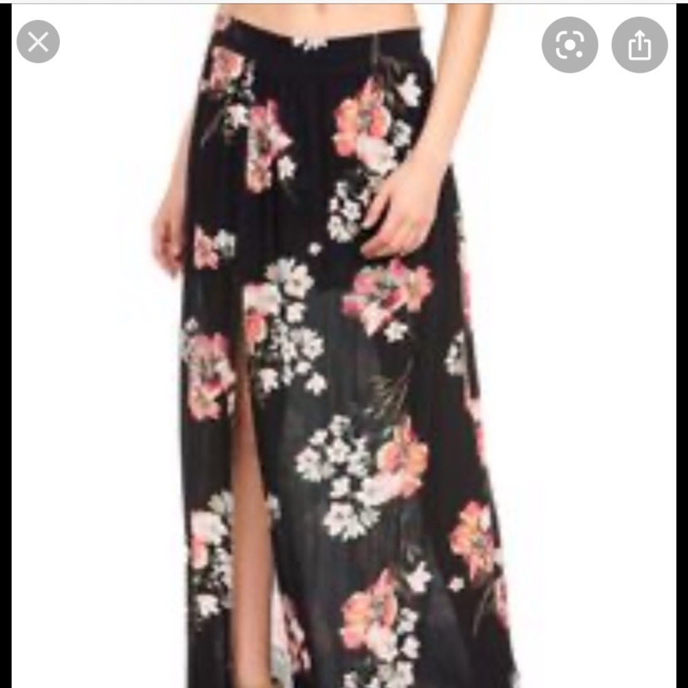 Floral maxi skirt with front slits 🌺